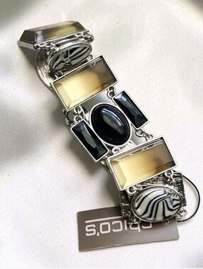 Chico’s Onyx Gems Statement Bracelet Black Cabochon Mixed Resin Links 8" NWT